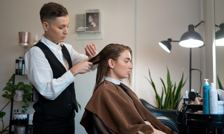 magia-papilotow-jak-zamienic-proste-wosy-w-spektakularne-lok