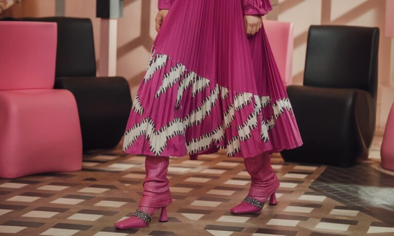 jakie-buty-wybrac-do-fuksjowej-sukienki-stylowe-poaczenia-kt